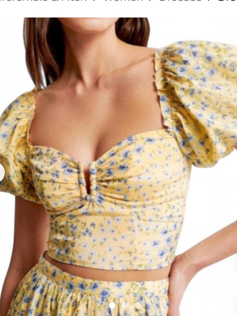 Ambercombie & Fitch Yellow Floral Puff-Sleeve Crop Top Sz XXS
Crop/ NWT